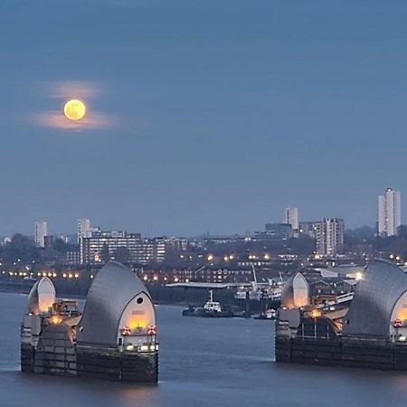לונדון Large Double Room Overlooking The Thames מראה חיצוני תמונה